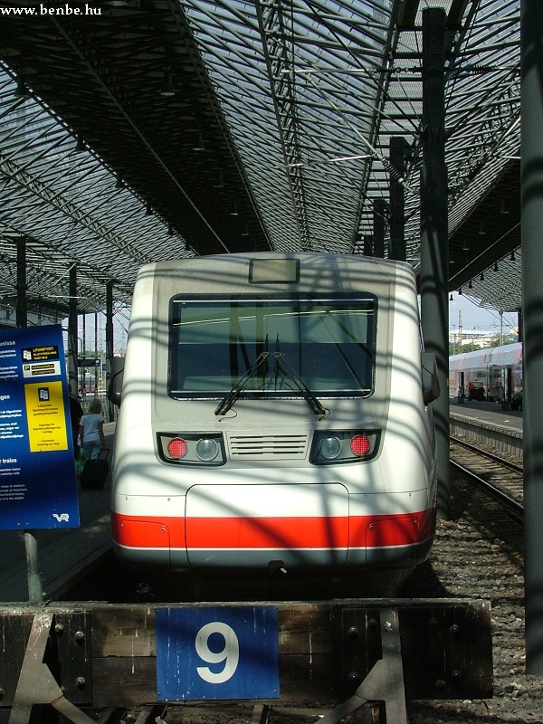 Sétáljunk vissza a vágányok végéhez és keressünk magunknak egy megfelelő vonatot! kép Pendolino Helsinkiben fotó