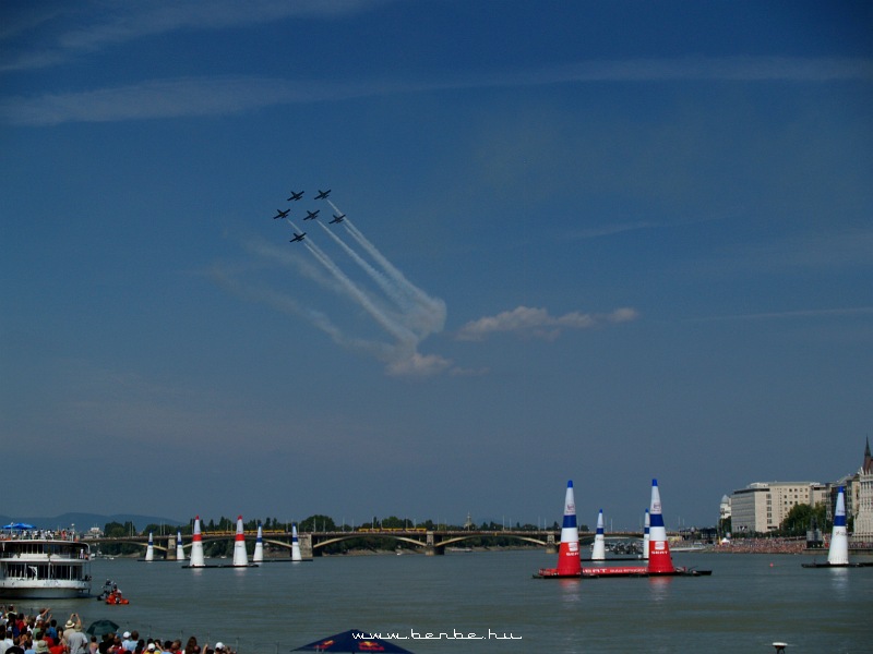 A Breitling Jet Team bemutatja fot