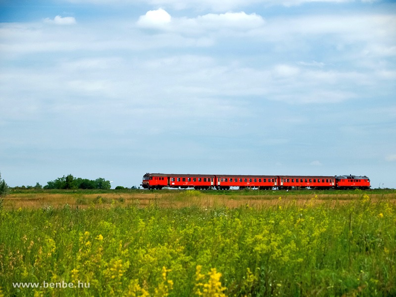 The MDmot 3006 between Konyri Sstfrdő and Konyr photo