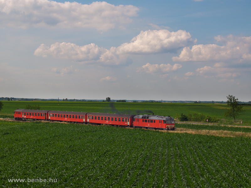 The MDmot 3006 between Konyri Sstfrdő and Pocsaj-Esztr photo