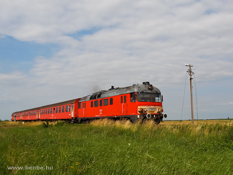 The MDmot 3006 between Kismarja and Nagykereki photo