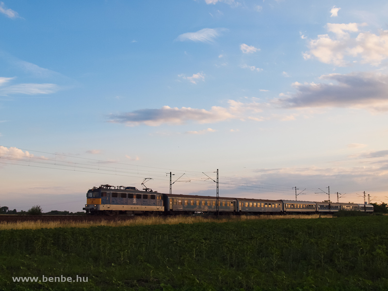 The V43 1294 pulling a fast train to Storaljajhely between Fzesabony and Szihalom photo