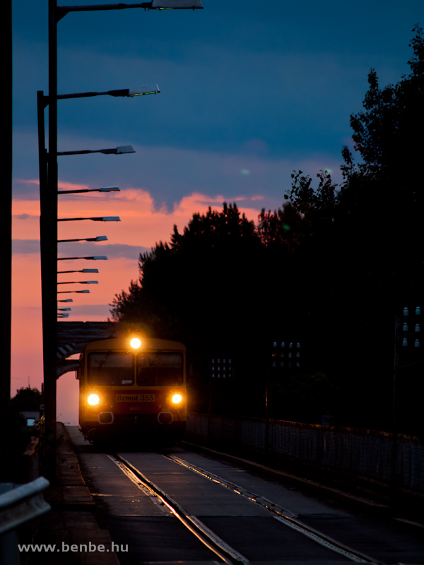 The Bzmot 355 on the Tisza-bridge by Kiskre photo