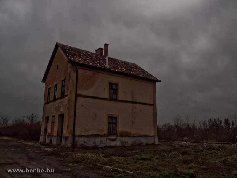 Tiszadada, haunted station photo