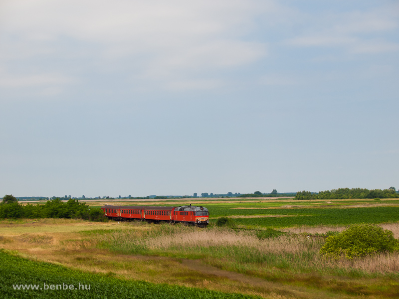 The MDmot 3006 between Konyr and Konyri Sstfrdő photo