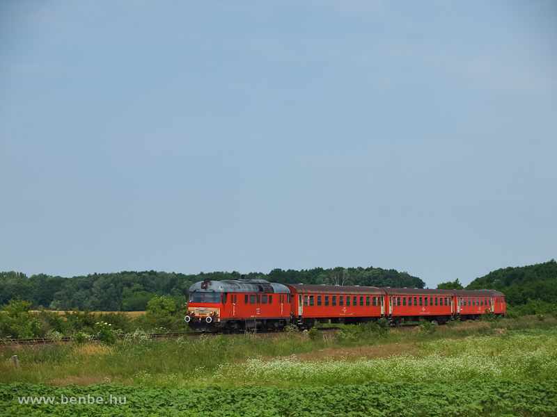 The MDmot 3006 between Pocsaj-Esztr and Kismarja photo