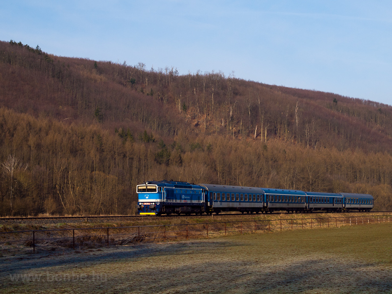 The ČD 750 713-0 seen between Tetčice and Omice photo