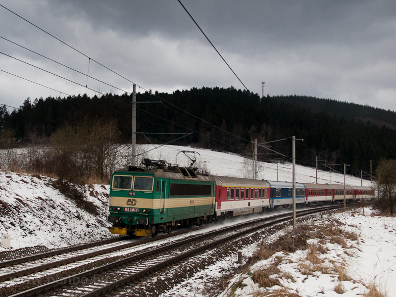 The ČD 162 035-0 seen between Strelenka and Lysa pod Makytou photo