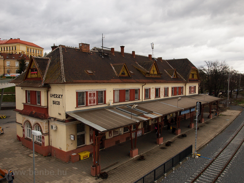 The station building at Uhe photo