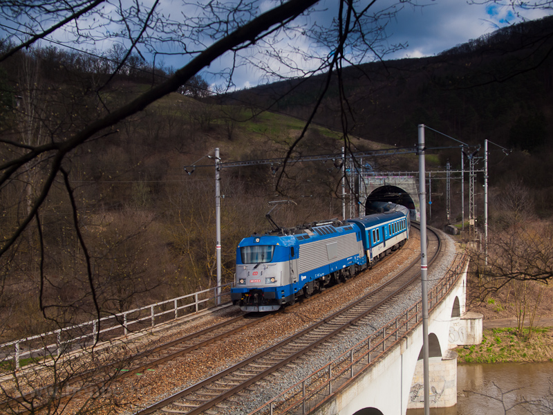 An unidentified ČD 380 013-3 seen between Bilovice nad Svitavou and Brno Malomřice photo