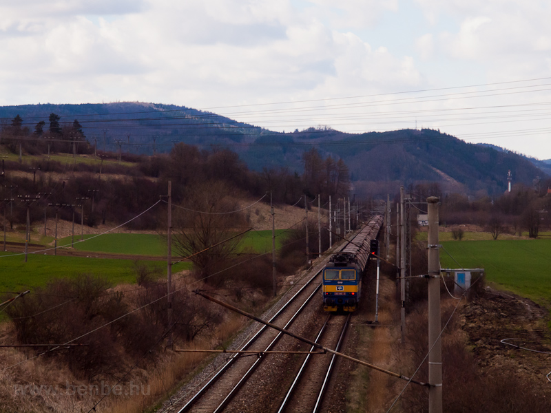 A ČD Cargo 363 049-8 Čebn s Hradčany kztt, a Brno - Havličkuv Brod - Koln - Prga vonalon tol egy tehervonatot fot