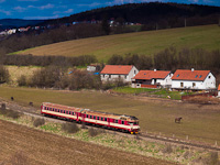 The ČD 854 012-2 seen between Tetčice and Omice