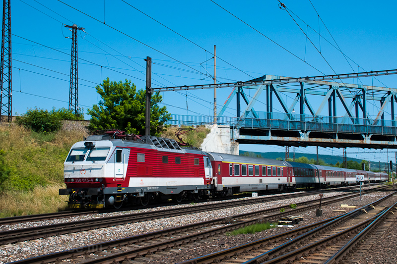 Lett egy új cÃmke a benbe.hu-n, a Banánozók, itt kép A ŽSSK 350 015-4 Récse (Bratislava-Rača) és Bratislava-Vinohrady között fotó