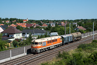 A ČSD T678 0012 pályaszámú Pomeranč dízelmozdony Bucsány (Brestovany, Szlovákia) és Nagyszombat (Trnava, Szlovákia) között