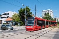 A Mestská hromadná doprava (MHD Pozsony) Škoda 30T 7524 Detvianská megállóhelyen