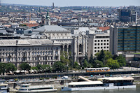 KCSV7 a Vigadó előtt