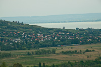 A MÁV Rail Tours 0001 1535 Badacsonylábdihegy és Badacsonytördemic-Szigliget között, mögötte biztonsági okokból egy Hörgővel