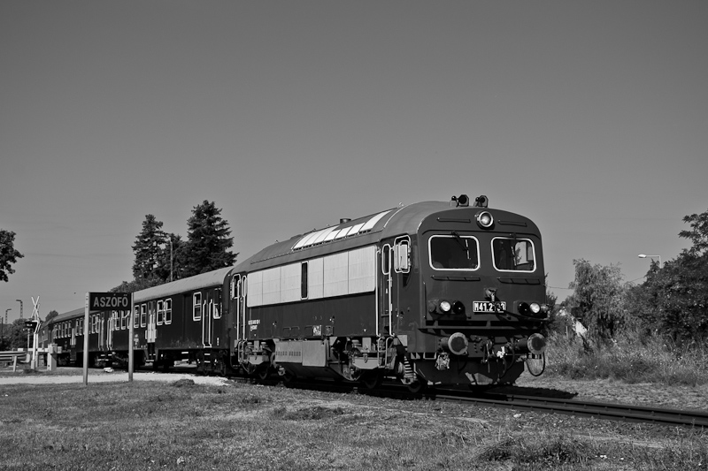 A MV-START M41 2103 Aszfő llomson, valamikor az szak-Balatoni vonal hetvenes vekbeli tptse idejn fot