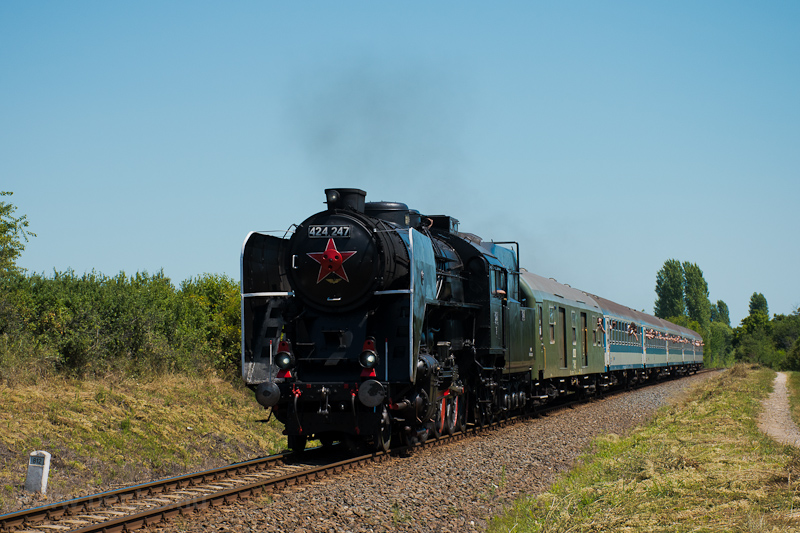 The MV-Nosztalgia kft. 424,247 seen between Balatonakali-Drgicse and Znkafrdő photo