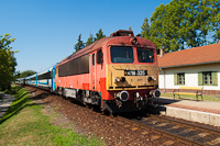 A MÁV-START 418 325 Balatonszepezd megállóhelyen