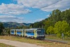 A MÁV Zrt. 117 168 Nógrád megálló-rakodóhelyen, a háttérben a Börzsöny-hegység csúcsai