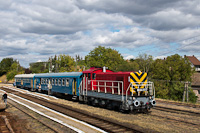 A MÁV-HÉV M44 517 Diósjenő állomáson