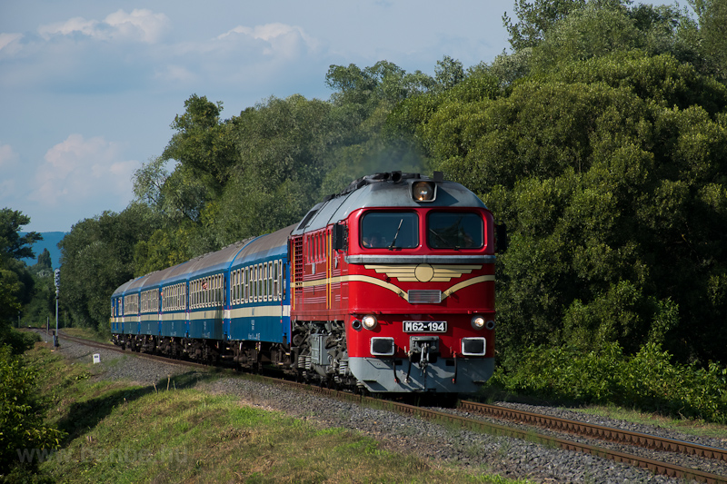 The MÁV-START M62 194 seen between Nemesgulács-Kisapáti and Badacsonytördemic-Szigliget photo