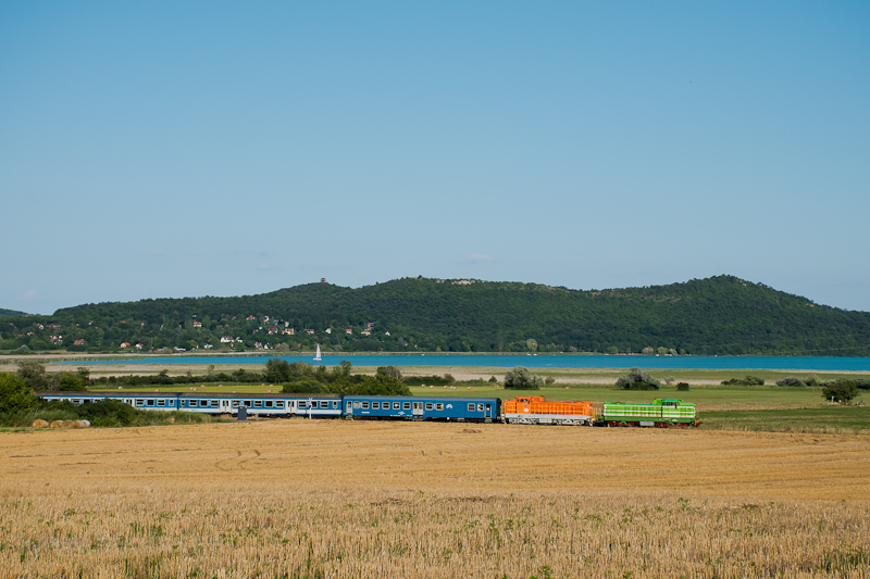 A MV M40 114 s M40 209 Aszfő s rvnyes kztt, a httrben a Tihanyi-flsziget s a Sajkodi-bl fot