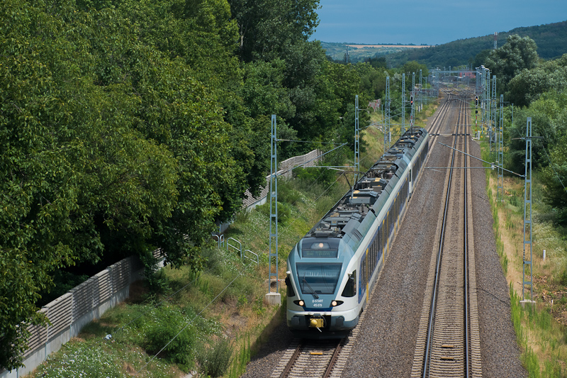 kép A MÁV-START 415 079 pályaszámú kék Stadler FLIRT motorvonata Pécel és Rákoscsaba között fotó