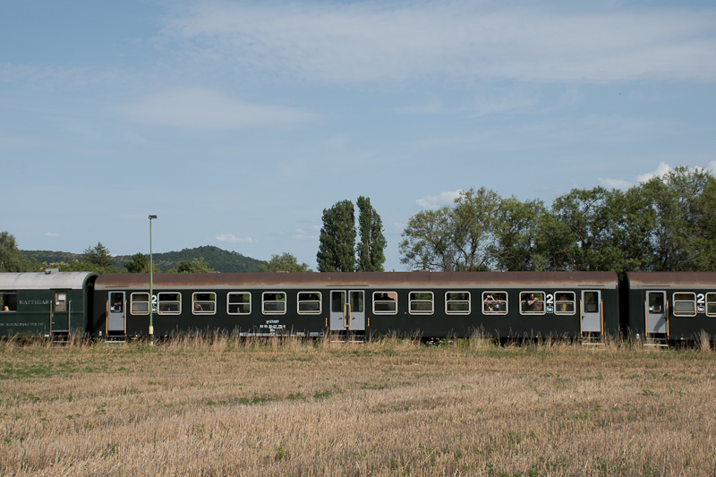 Olajzöld Bhv fotó