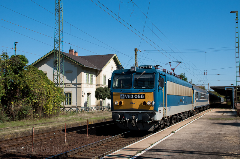 A MÁV-START V63 056 Mende állomáson fotó