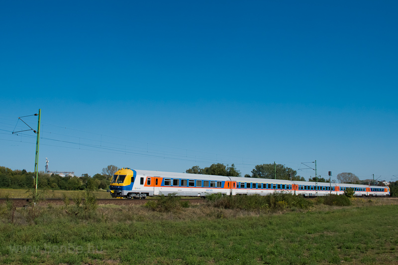 A MÁV-START Bmxtz 001 Ecser és Rákoskert között (tolta a 434 003) fotó