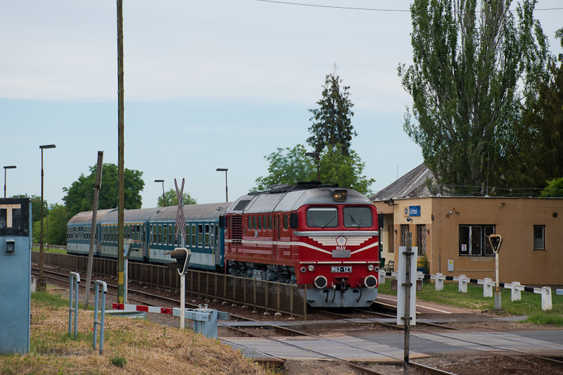kép A MÁV-START M62 127 Lőrinci megállóhelyen fotó