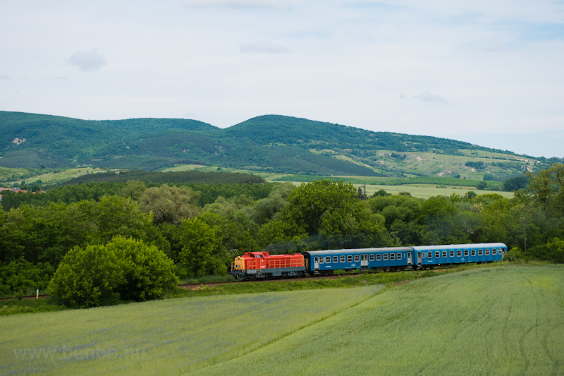 The MÁV-START 408 224 seen between Mátraszőlős-Hasznos and Pásztó photo