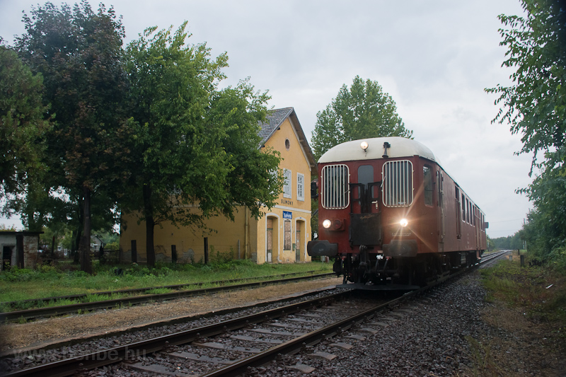 kép A MÁV-Rail Tours ABbmot 610 Sumony állomáson a Szentlőrinc-Sellye vasútvonalon, a Pécsi Retróhétvégén fotó