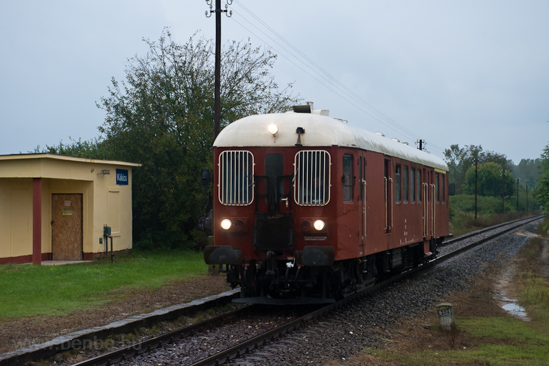 A MÁV-Rail Tours ABbmot 610 Kákics megállóhelyen fotó