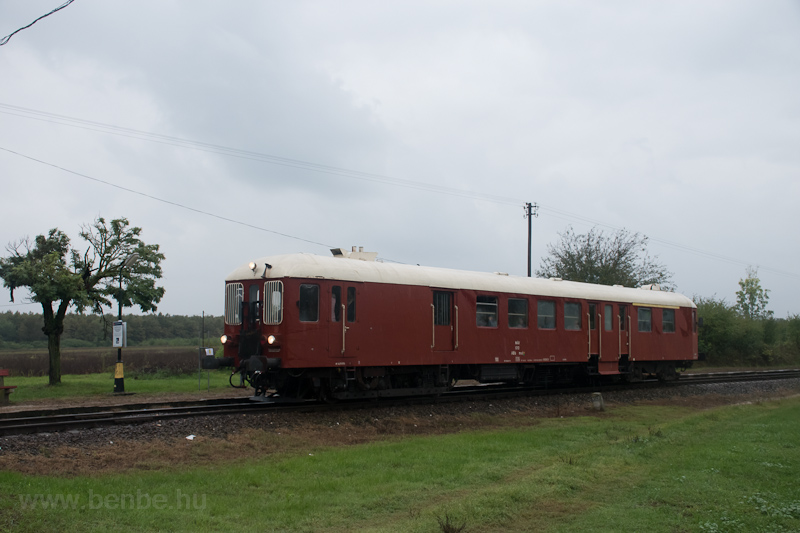 kép A MÁV-Rail Tours ABbmot 610 Kákics megállóhelyen fotó
