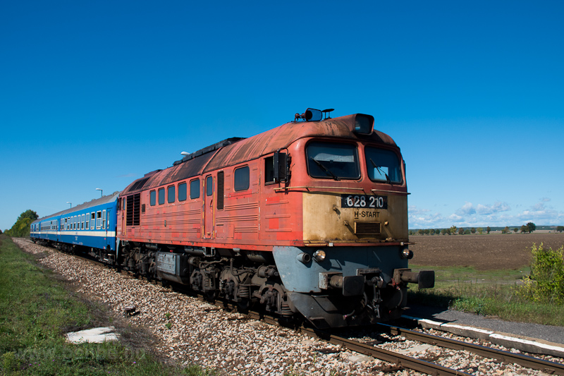 A MÁV-START 628 210 Szentdénes megállóhelyen fotó