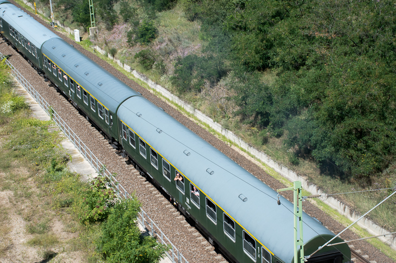 A MÁV-Rail Tours M61 001 Tárnok és Érd alsó között a Saxonia nemzetközi gyorsvonattal fotó