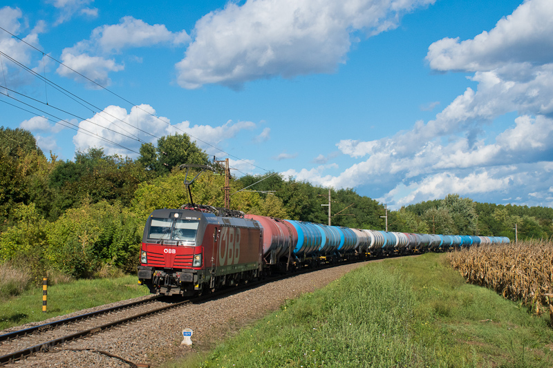 Az ÖBB 1293 173 Döbrököz és Dombóvár között egy tartályvonattal fotó