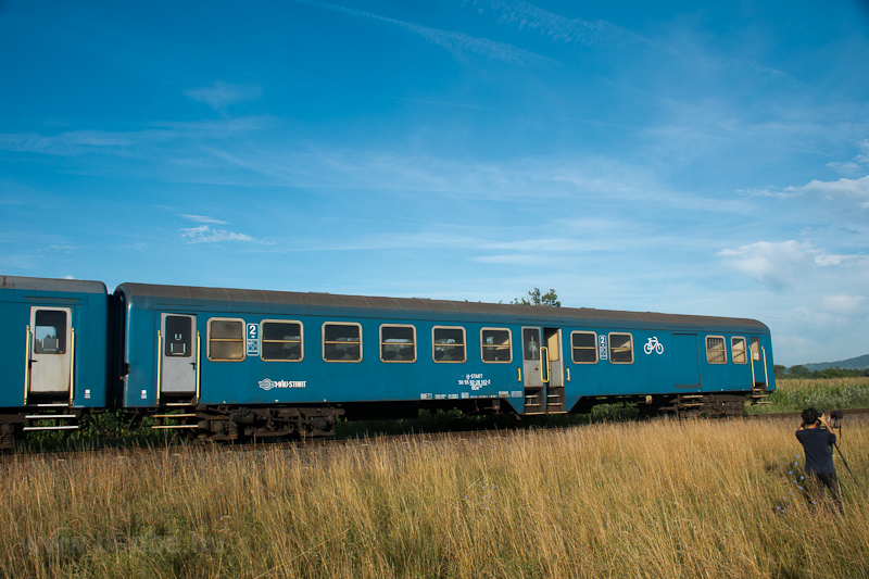 Az 50 55 82-28 142-2 BDd (ex BDbh) a telikék szerelvényben fotó