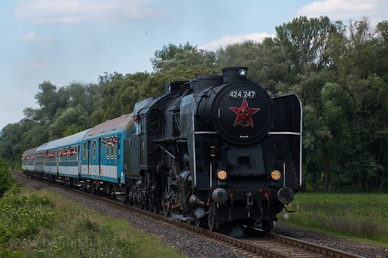 kép A MÁV-Rail Tours 424 247 Nemesgulács-Kisapáti és Badacsonytördemic-Szigliget között fotó