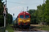 A MÁV-START M41 2143 Badacsonytördemic-Szigliget állomáson, öt fehér lámpával és a telikék személyvonattal