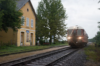 A MÁV-Rail Tours ABbmot 610 Sumony állomáson a Szentlőrinc-Sellye vasútvonalon, a Pécsi Retróhétvégén