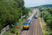 A MÁV-START 630 013 pályaszámú Gigant és a 415 106 pályaszámú Stadler FLIRT Pécel és Rákoscsaba között