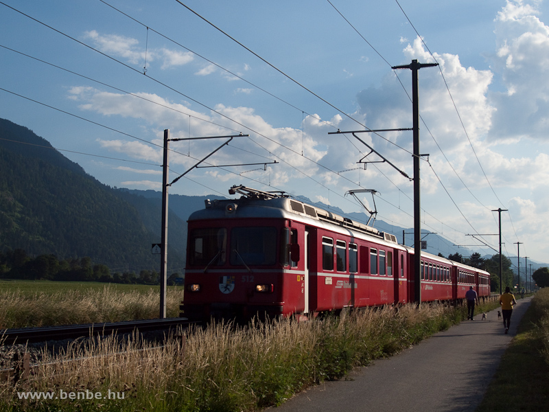 The Be 4/4 512 between Domat/Ems and Felsberg photo
