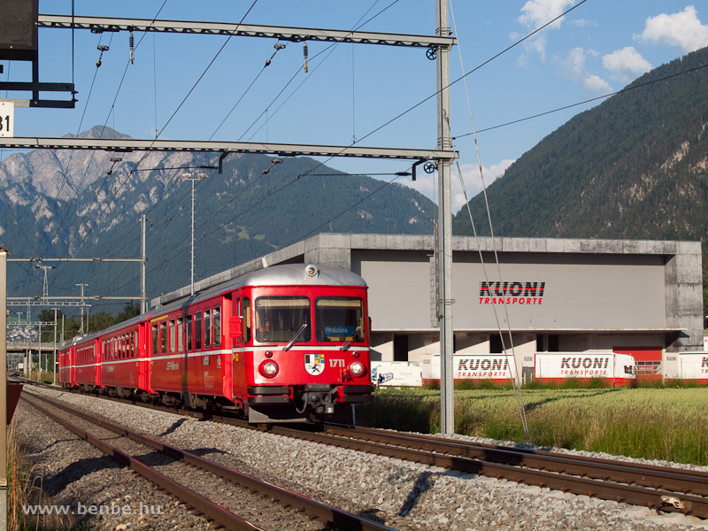 The Be 4/4 511 between Felsberg and Domat/Ems  photo