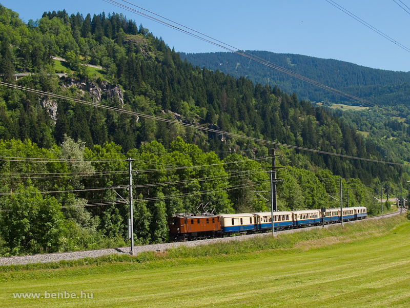The RhB Ge 4/6 353 between Rueun and Waltensburg/Vuorz with the Alpine Classic Pullman Express photo