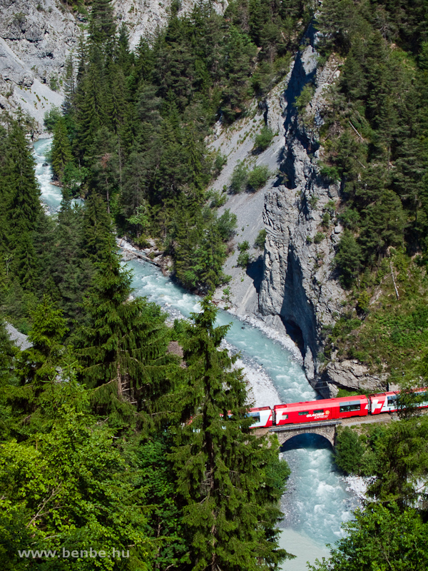 A Glacier-Express Trin s Versam-Safien kztt fot