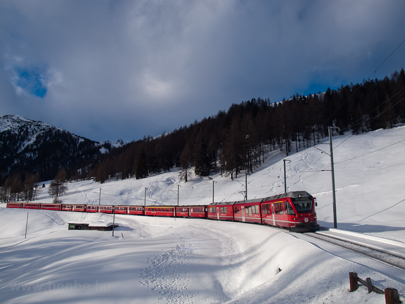 An unidentified RhB Allegra seen between Davos Wolfgang and Davos Laret photo